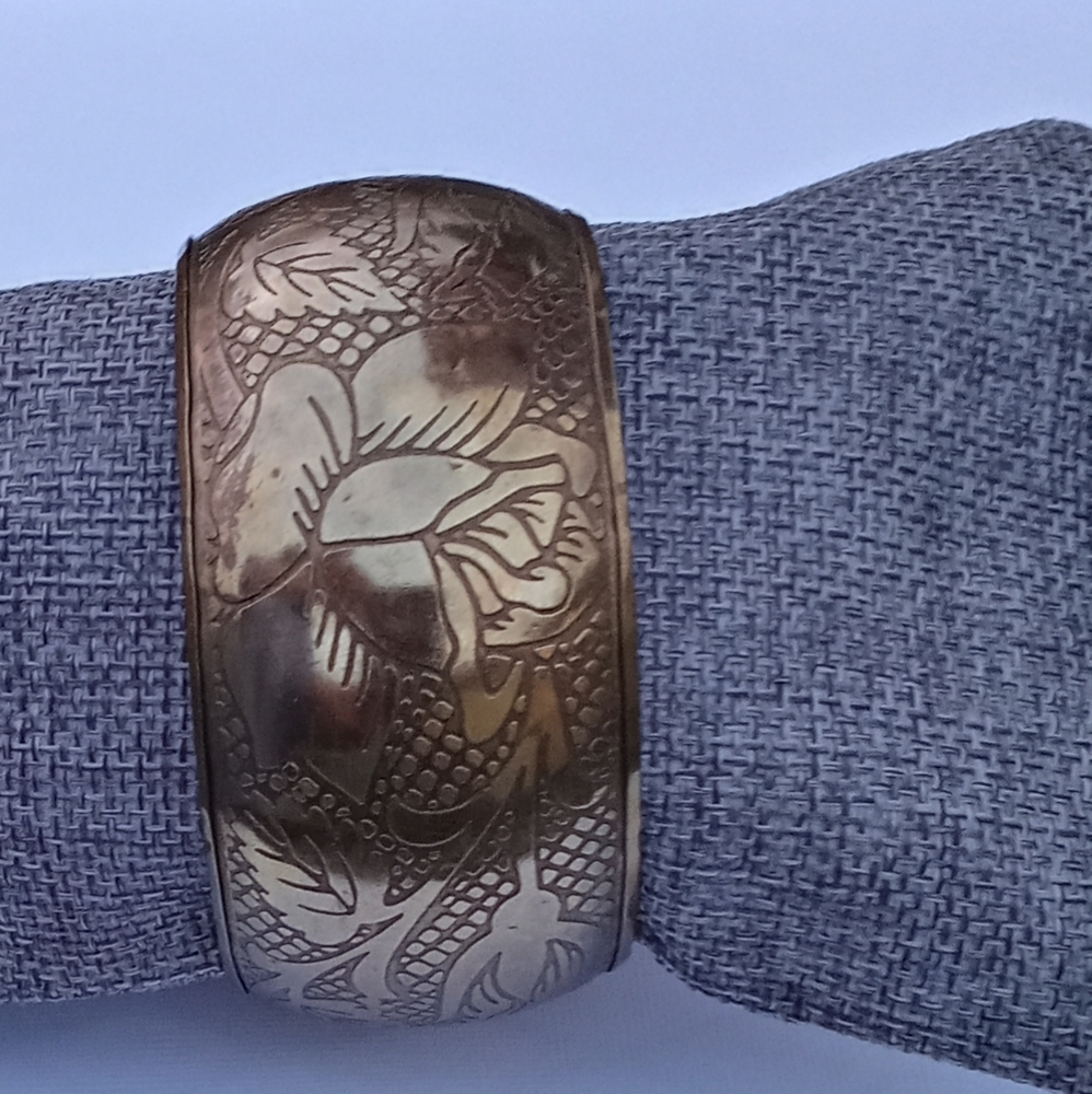 Chunky Gold Jewelry Bracelet with Textured Floral Finish